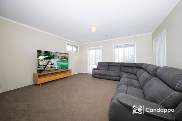 SPACIOUS FAMILY HOME PACKED WITH FEATURES!!! - Photo 1