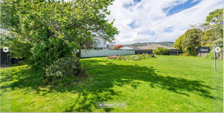 Renovated house with ample backyard & Parking - Photo 2