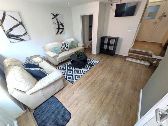 1 bedroom in a house share to rent - Photo 1