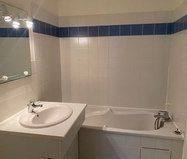 Location Appartement 2 pièces 40m² ORLEANS 45000 - Photo 4