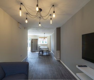 6 Bed Semi-Detached House, Radcliffe Mount, NG2 - Photo 5