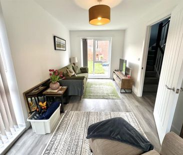 3 Bedroom Semi Detached To Let - Photo 2