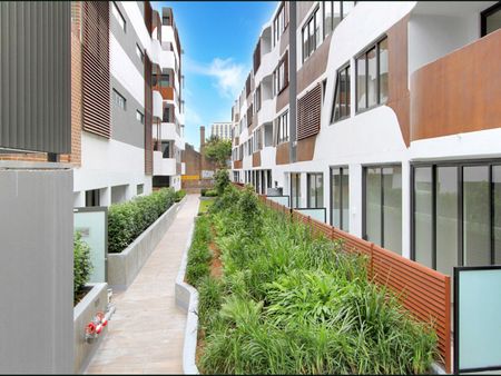 Rare 3 Bedroom apartment nestled in the heart of Redfern! - Photo 5