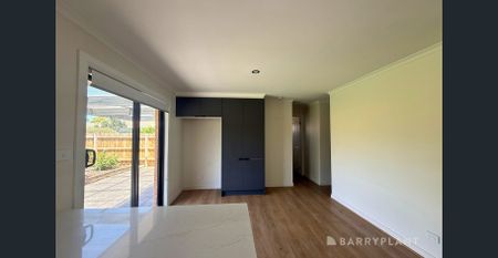 Charming Family Home with Manicured Gardens - Photo 3