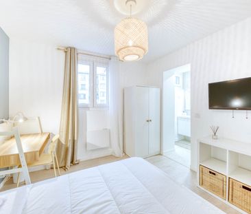 MANTEGA RIGHI Roommate 4 Bedrooms at Nice - Photo 2