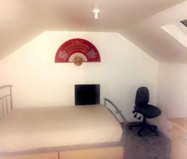 1 bedroom in a house share to rent - Photo 2