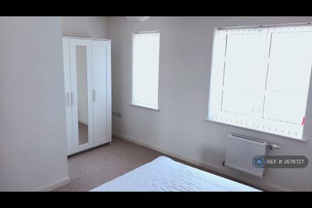 1 bedroom in a house share to rent - Photo 3