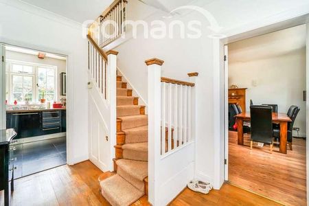 London Road, Datchet, SL3 - Photo 2