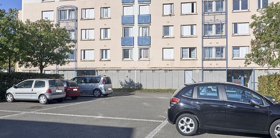 Appartement SABLE SUR SARTHE T5 - Photo 2