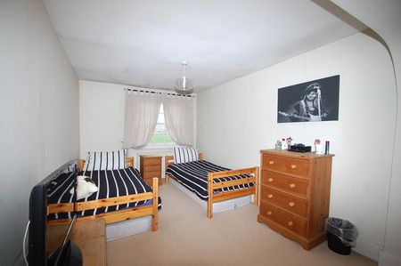 Gold Hill East, Chalfont St. Peter, Buckinghamshire,SL9 - Photo 3