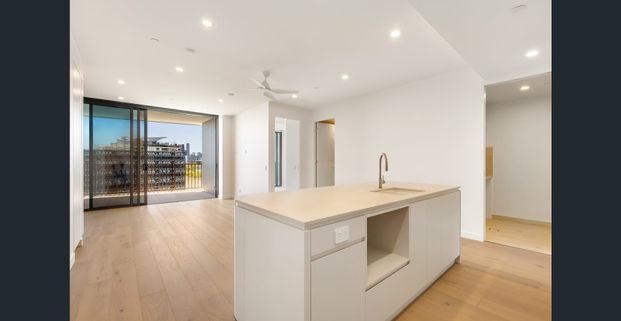 Newly built in Toowong! - Photo 1