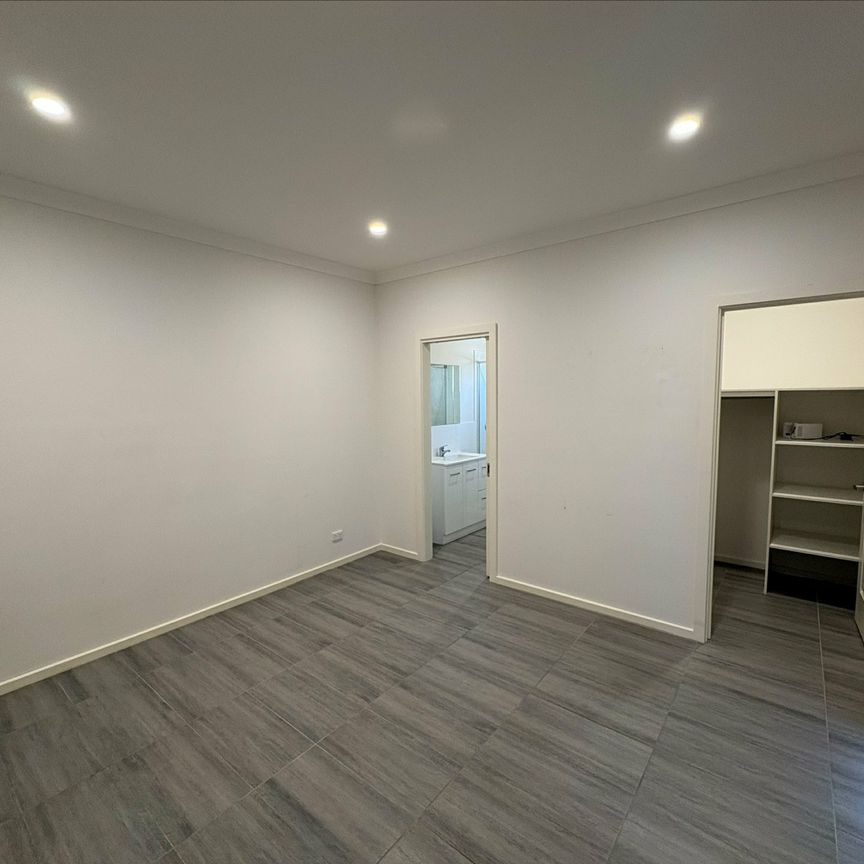 Modern 3-Bedroom Townhouse for Rent in Prime Lilydale Location - Photo 1