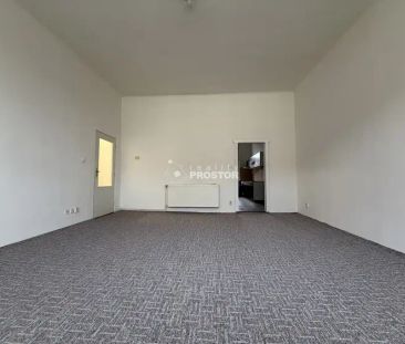 Exkluzivně nabízíme pronájem bytu 2+1 s balkonem (76,90 m - Photo 6