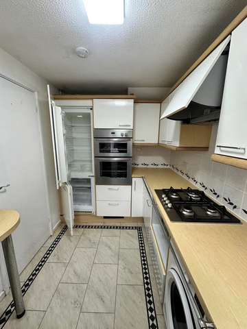 1 bedroom in a house share to rent - Photo 4