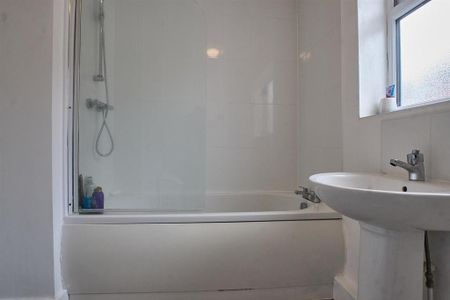 2 bedroom detached bungalow to rent - Photo 4