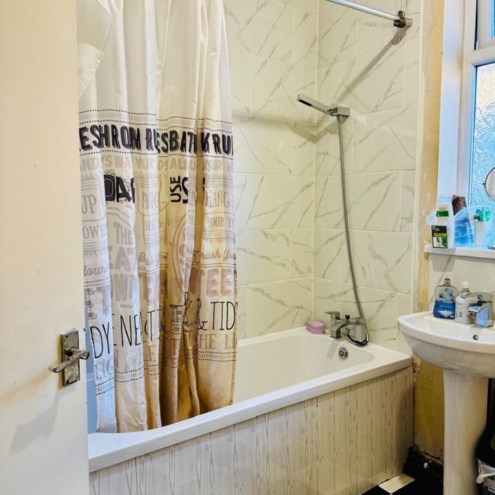 Room in a Shared House, Dobroyd Street, M8 - Photo 1