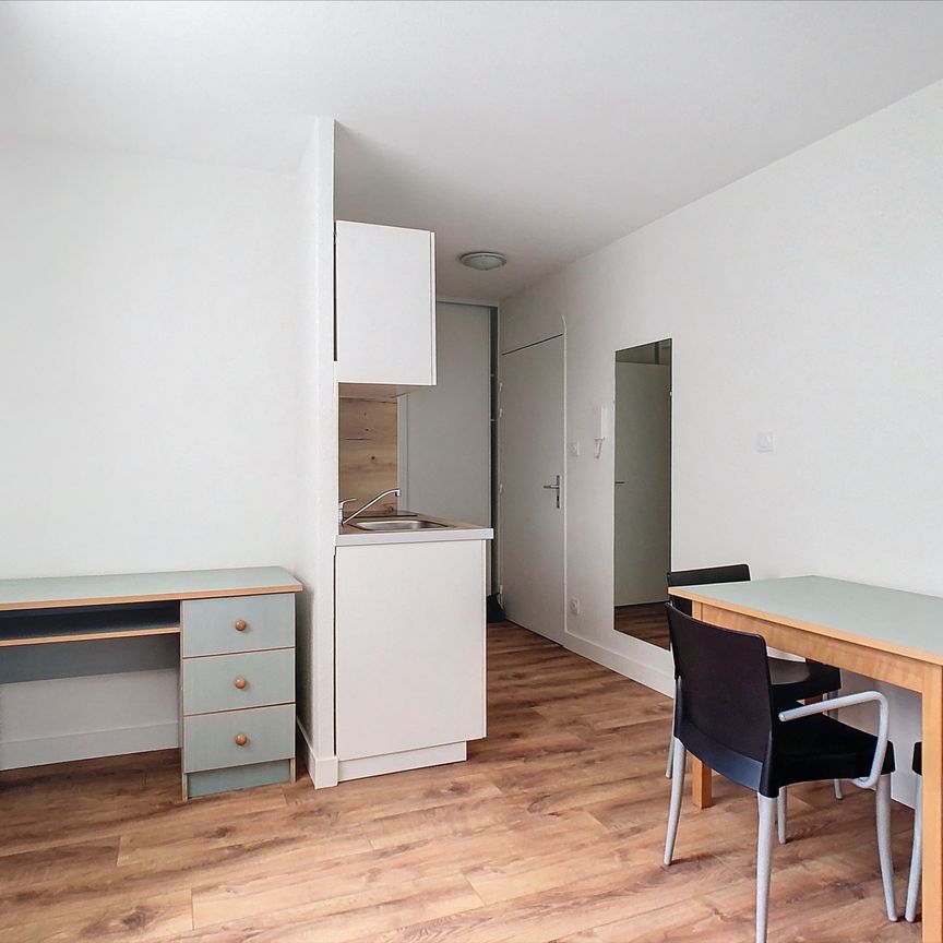 STUDIO MEUBLE – 18m2 – 69008 – LYON – Réf. 10191 - Photo 1