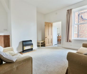 2 bedroom Student Flat to rent in Holmwood Grove, Newcastle Upon Tyne - Photo 2