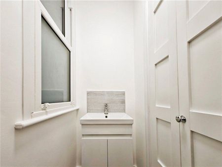 1 bedroom in a house share to rent - Photo 5