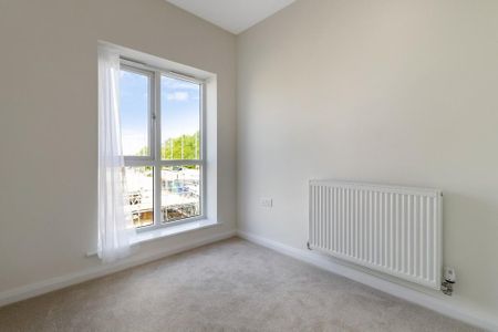 3 bedroom end of terrace house to rent - Photo 4