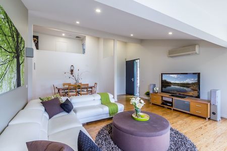 Beautiful Family Home! - Photo 2