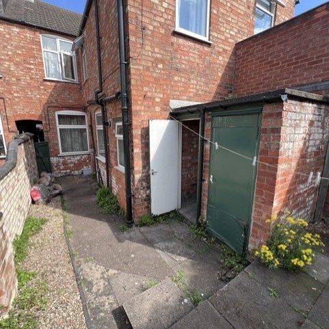 4 Bed Terraced House, Thurlow Road, LE2 - Photo 2