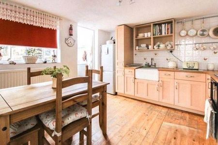 2 bedroom semi-detached house to rent - Photo 5