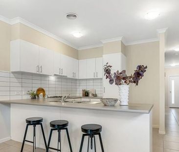 Family Home in Roxburgh Park - Photo 2