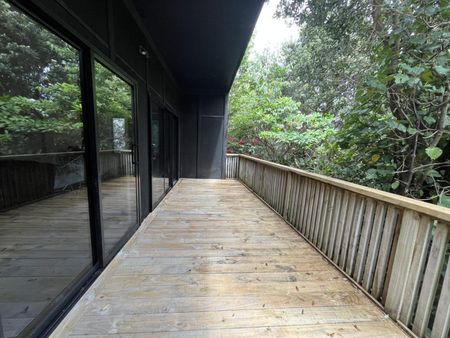 Executive Three-Bedroom Townhouse for Rent - Photo 2