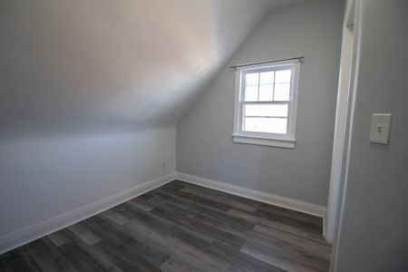 ***2 BEDROOM APARTMENT*** AVAILABLE IMMEDIATELY IN THE HEART OF WELLAND! - Photo 5