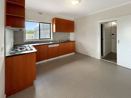 Refurbished 3 Bedroom Unit - Photo 4