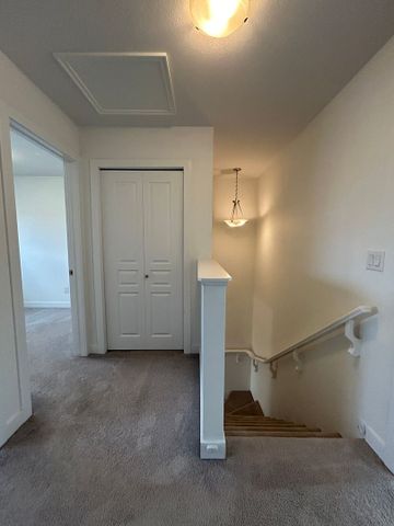 Kensington - 4 bedroom Pet Friendly House - 4054 Centennial Drive - Photo 4