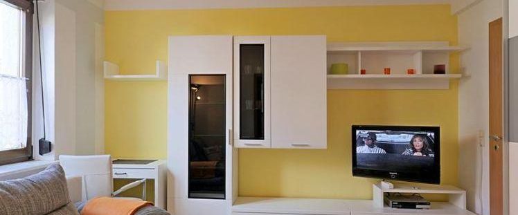 (EF0681_M) Gotha: Gotha, kleines möbliertes 1-Zimmer-Apartment mit PKW-Stellplatz, für Wochenendheimfahrer - Foto 1