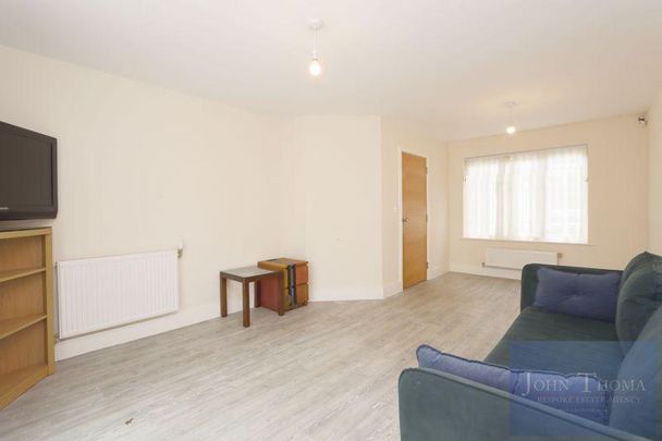 6 bedroom detached house to rent - Photo 1