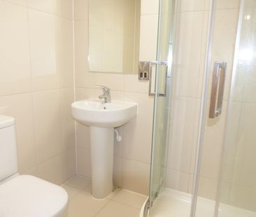 1 bedroom in a flat share to rent - Photo 1