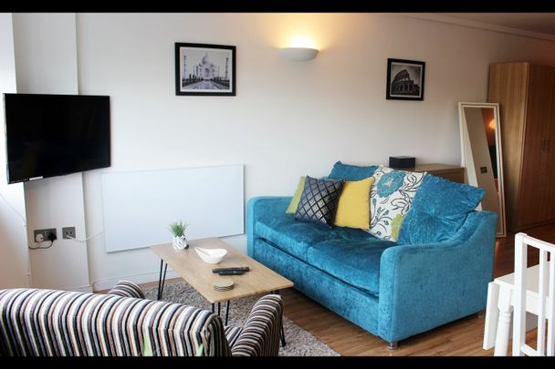 1 Bed Flat, Marco Island, NG1 - Photo 1