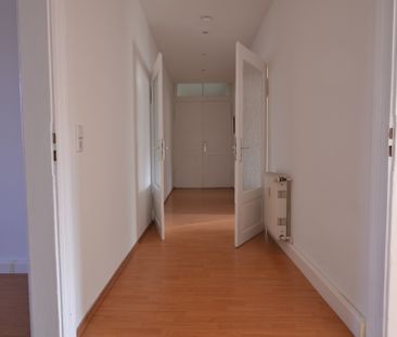 3-Raumwohnung mit Einbauküche , Wannenbad & Laminat - Photo 3