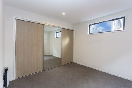 NEAR NEW spacious 2 bedroom townhouse in the city! - Photo 5