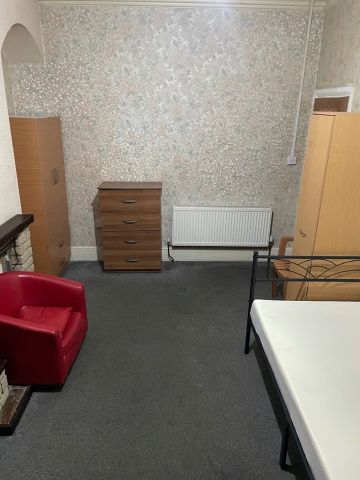 Room in a Shared House, Green Lane, IG3 - Photo 2