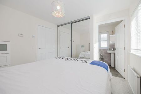 3 bedroom end of terrace house to rent - Photo 4
