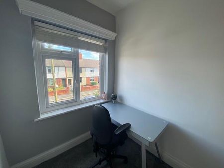 3 bedroom terraced house to rent - Photo 3