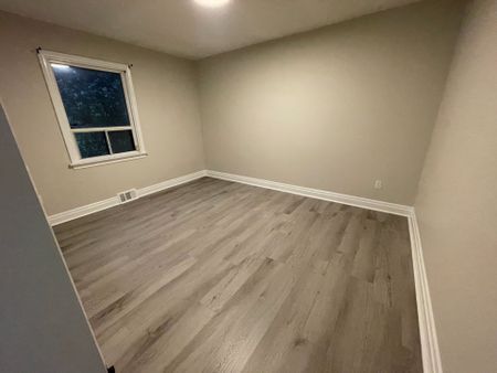 For Lease - 17 Flintridge Road Unit# Main, Toronto, Ontario - Photo 3