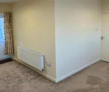 2 bedroom semi-detached bungalow to rent - Photo 3