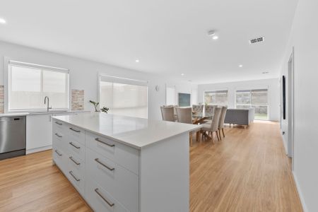 11 Keith Bain Crest, Whitlam ACT 2611 - House For Rent | Domain - Photo 2