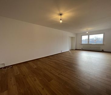 Wohntraum über den Dächern von Friedberg! Renovierte, sehr große, wunderschöne 5 Zimmer-Wohnung mit Loggia, Mainzer-Tor-Weg 15 - Foto 1