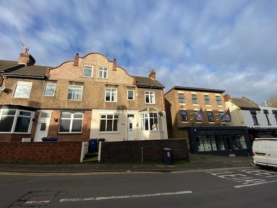 1 bedroom in a house share to rent - Photo 1