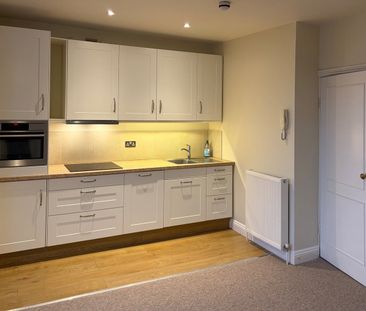 1 Bed Flat, Bedford Square, BN1 - Photo 2