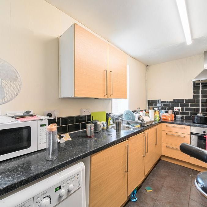 5 bedroom semi-detached house to rent - Photo 1