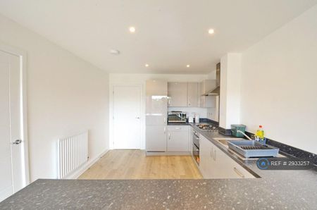 1 bedroom in a house share to rent - Photo 4