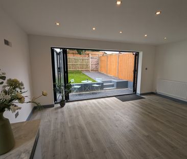 3 Bed End Terrace, Barlow Close, SM6 - Photo 1